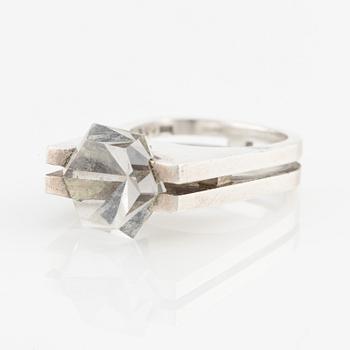 Rey Urban, brosch samt ring, silver med bergkristall.