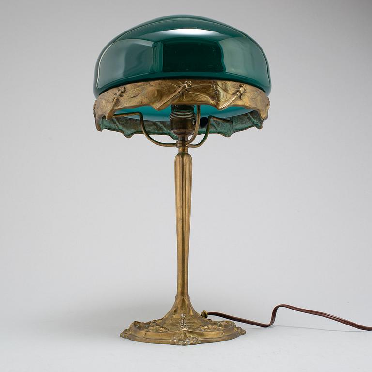 AN ART NOUVEAU BRASS TABLE LAMP:.