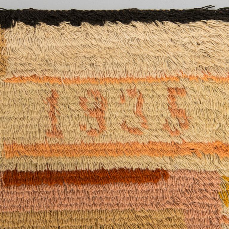 A Finnish long pile rya rug. Ca 175 x 120 cm.