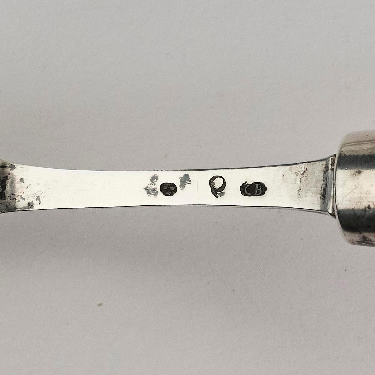 A matched set of cutlery, 18th century, presumably Meissen.