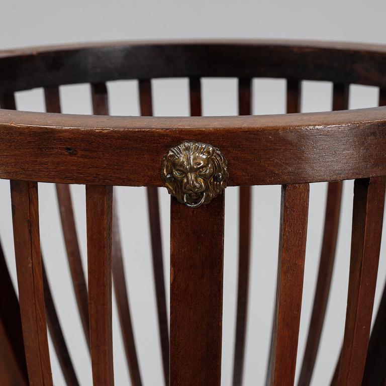 An English mahogany pedestal, circa 1900.