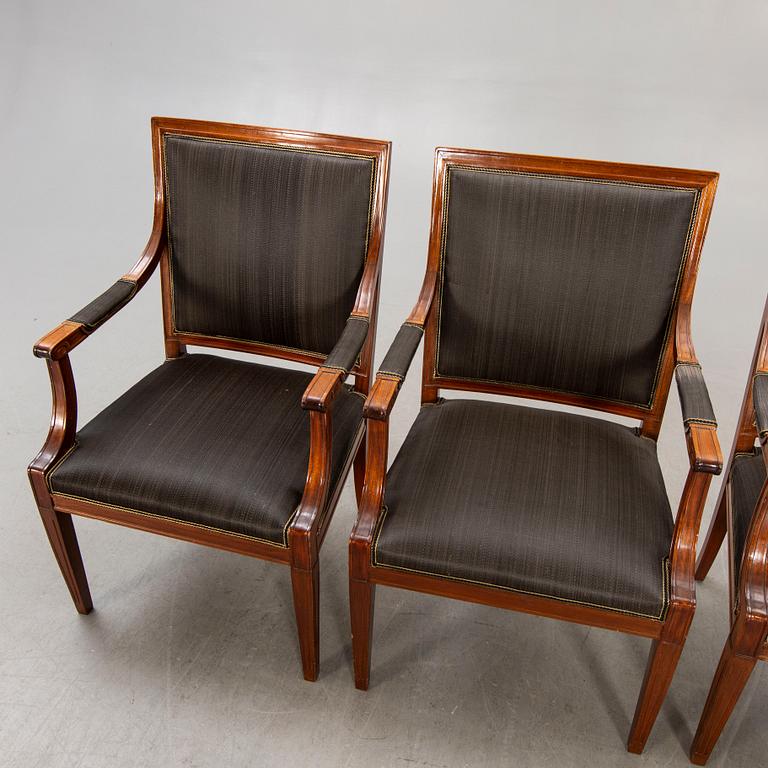 Karmstolar, 3 st  Gustaviansk stil, 1900-talets första hälft.