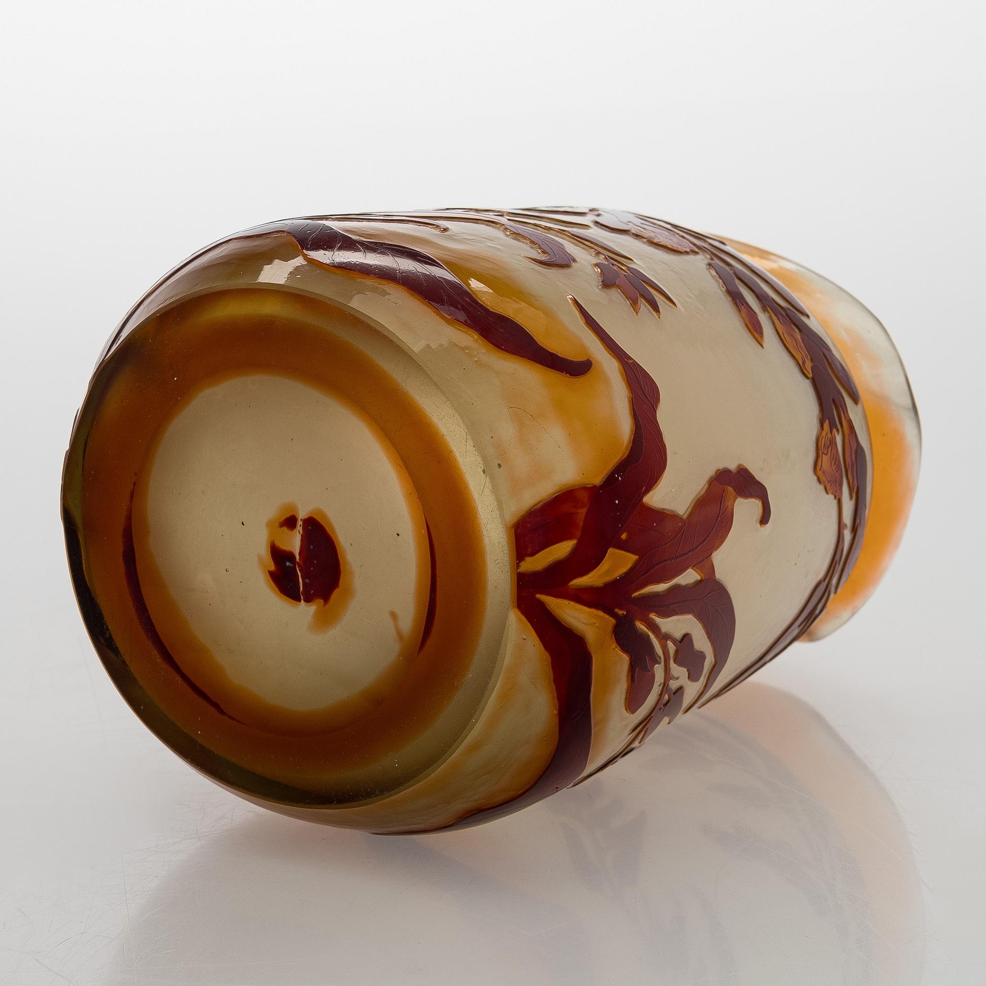 Emile Gallé, vas, överfågnsglas, signerad  E. Gallé, Frankrike, 1800-talets slut.