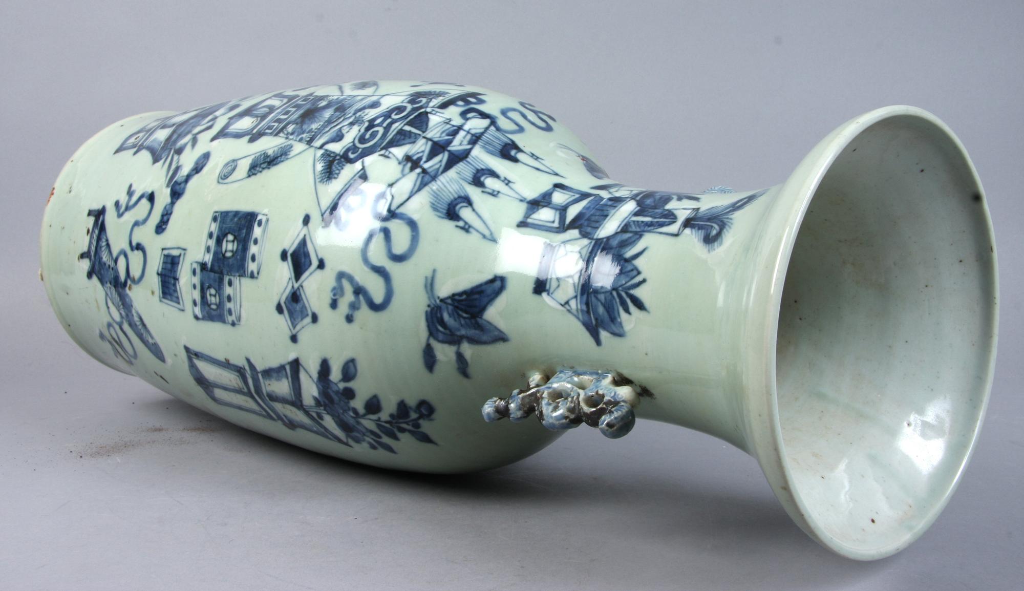 GOLVURNA, porslin, Kina, 1800-tal.