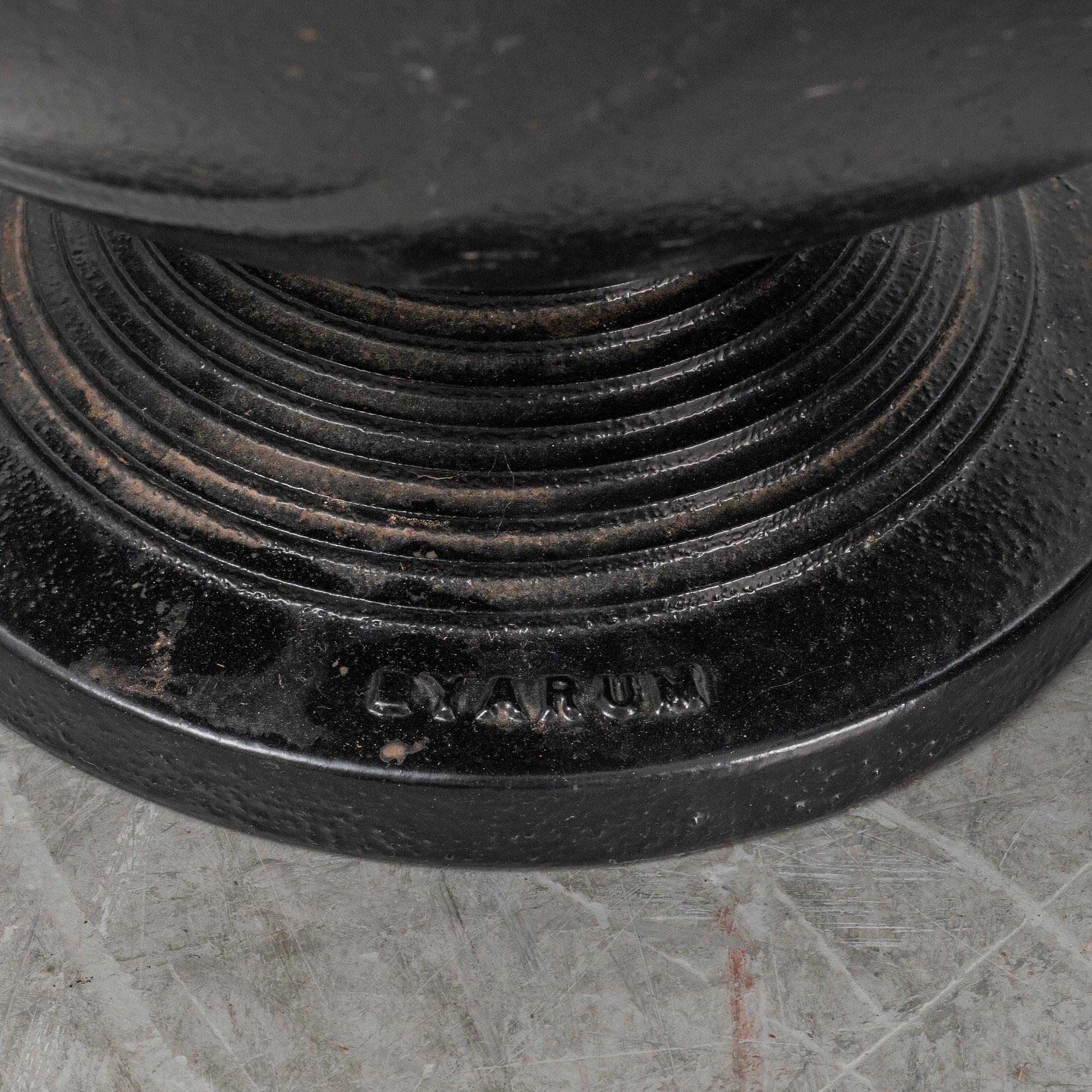 Trädgårdsurnor, ett par, "No 1", Byarums Bruk, 2000-tal.