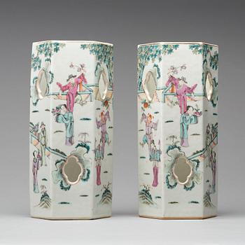 A set of two of famille rose lanterns/hat stands, Qing dynasty, late 19th Century.