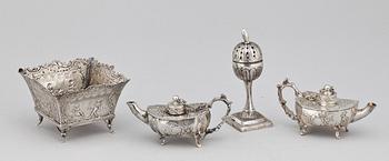 PARTI SILVER, bla Wien. 1800-1900-tal. Totvikt ca 300 gram.