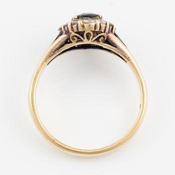 Ring, carved, 14K gold with sapphire and brilliant-cut diamonds.