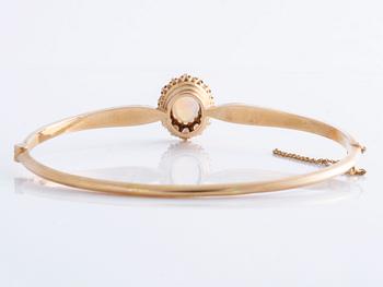 ARMRING, med opal och orientaliska pärlor, Gustav Dahlgren & Co, Malmö, 1917.