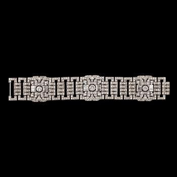 1000. An Art Déco bracelet with old-cut and brilliant-cut diamonds total carat weight circa 18.00 cts.