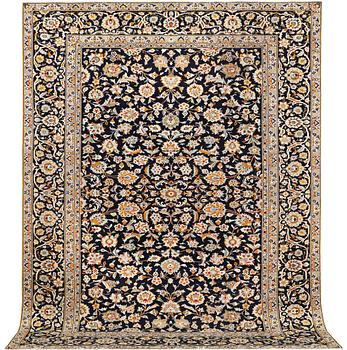 A carpet, Kashan, ca 299 x 217 cm.