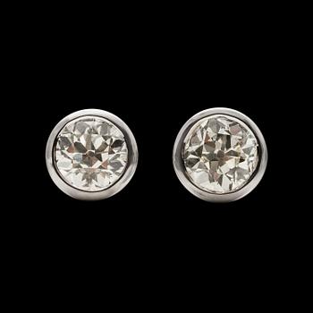 379. EARRINGS, 18K white gold. Old cut diamonds c. 3.97 ct. tinted/vs.