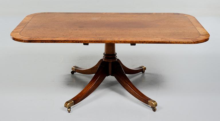 SOFFBORD, engelsk stil, Nordiska Kompaniet, omkring 1900-talets mitt.