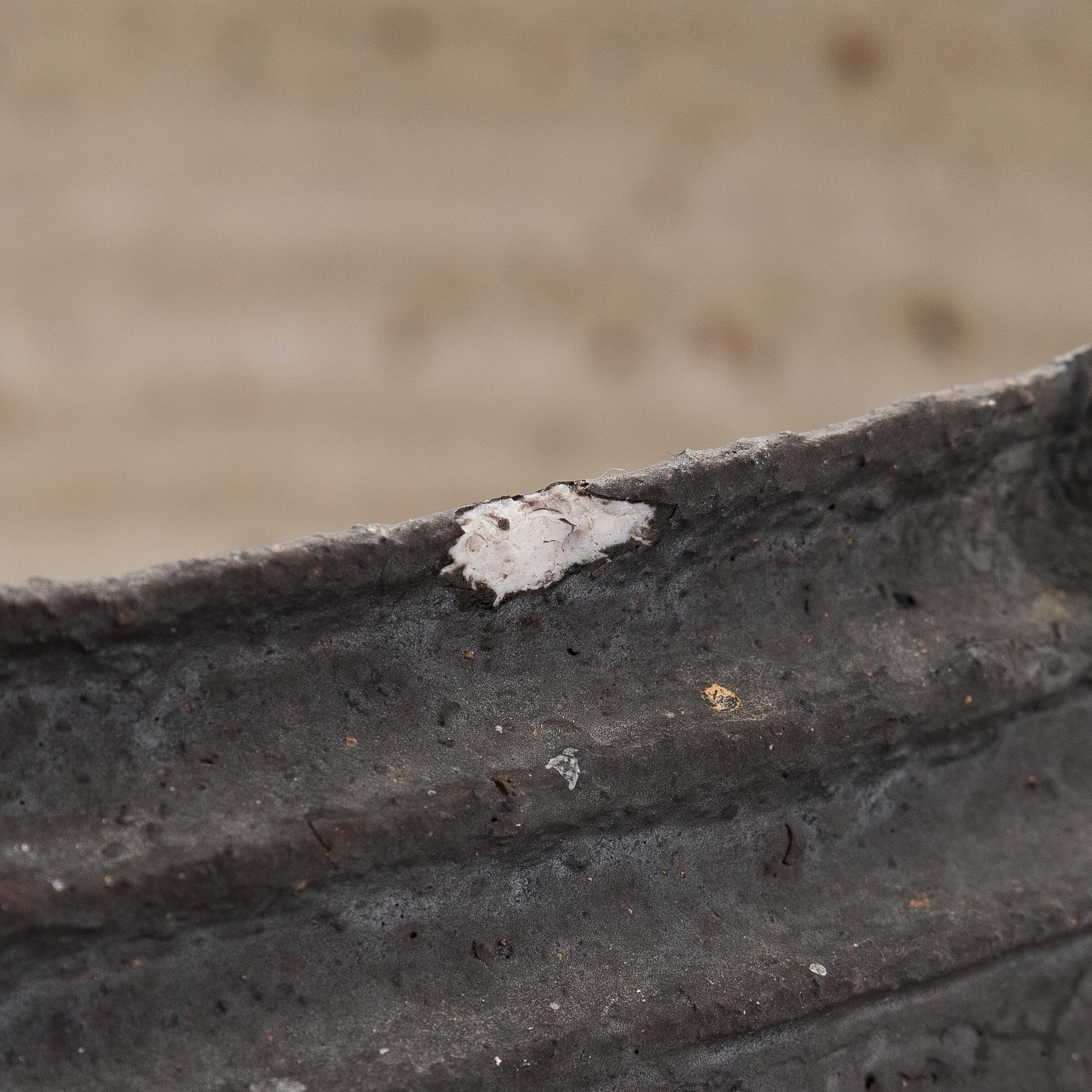 Raija Tuumi, malja, samotti, signeerattu RT ARABIA 1965.