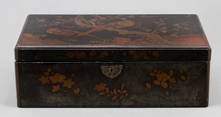 LACKSKRIN, Japan, 1900-talets första del.