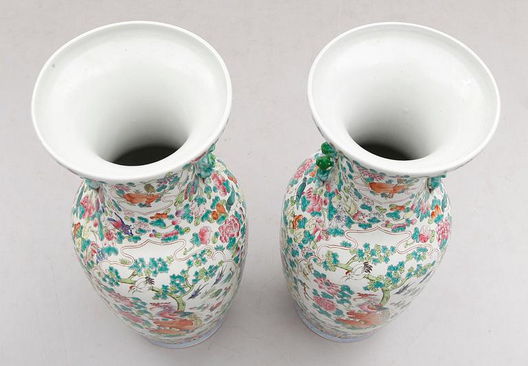 GOLVVASER, 1 par, porslin, Kina, 1900-tal.