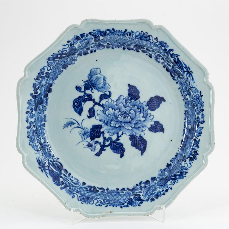 A set of two blue and white serving dishes, Qing dynasty, Qianlong (1736-95).