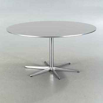 A "Circular / A826" table, designed by Arne Jacobsen for Fritz Hansen.