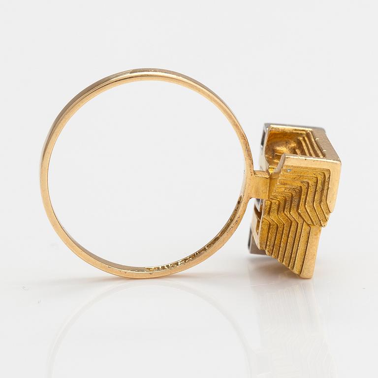 Björn Weckström, An 18K gold ring "Sun temple" with diamonds ca. 0.10 ct in total. Lapponia 1975.