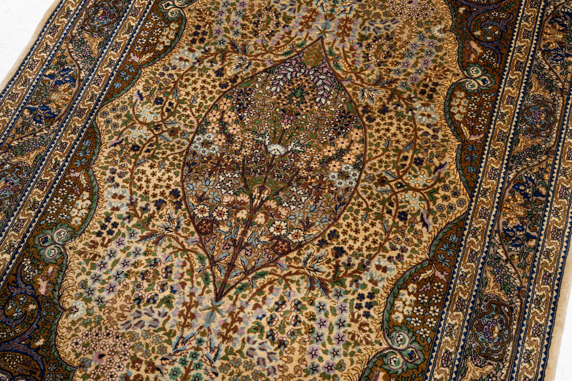 A Tabriz rug, a. 214 x 137 cm.