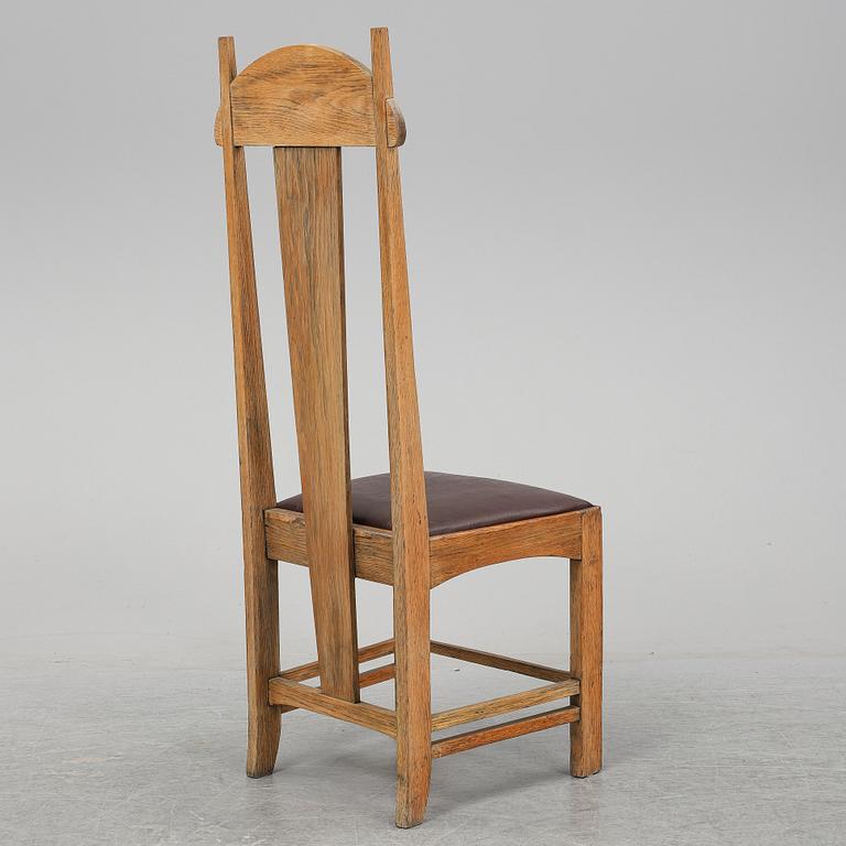 An oak art noveau chair from around year 1900.