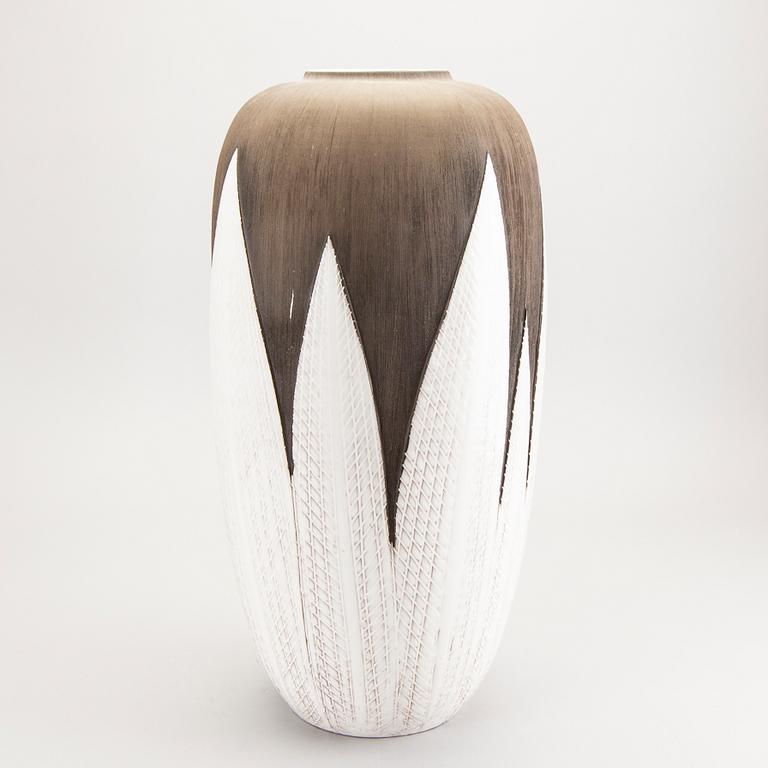 Anna-Lisa Thomson, a papriak vase from Uppsala Ekeby mid 1900s.