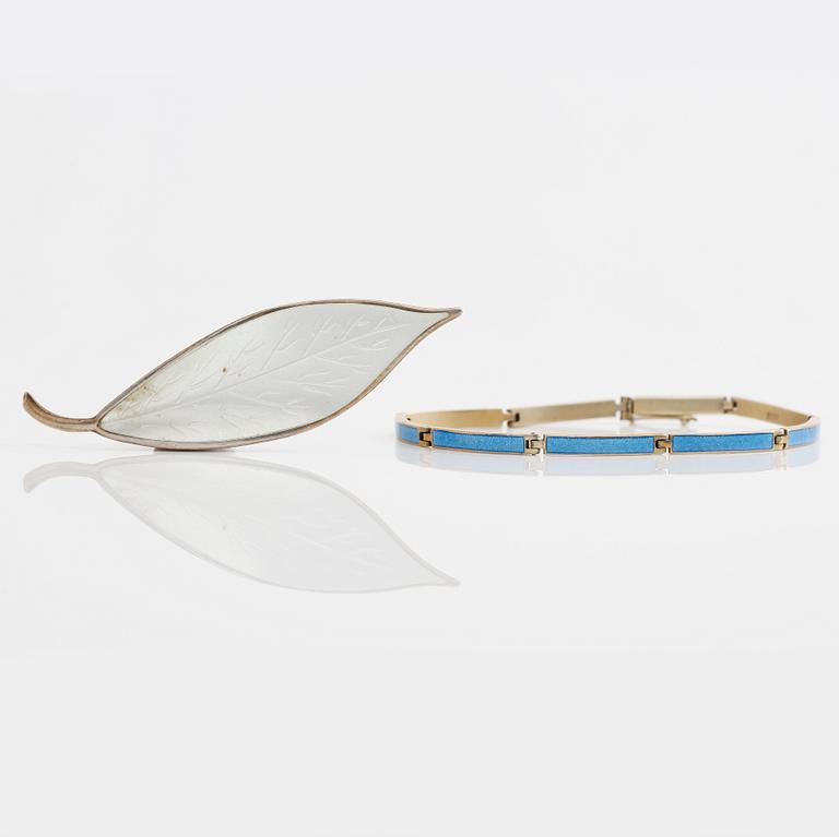 ARMBAND OCH BROSCH, sterlingsilver och emalj.