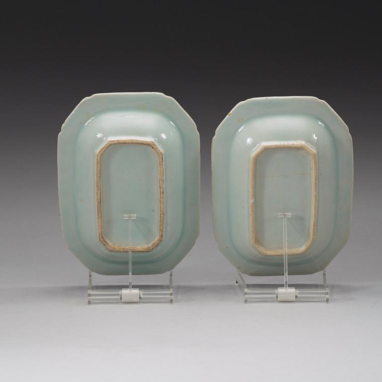 A pair of blue and white butter tureens with covers and stands, Qing dynasty, Qianlong (1736-95).