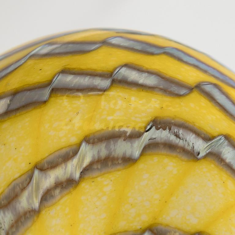 Oiva Toikka, glasfågel, "Grouce Yellow", signerad O. Toikka Nuutajärvi.