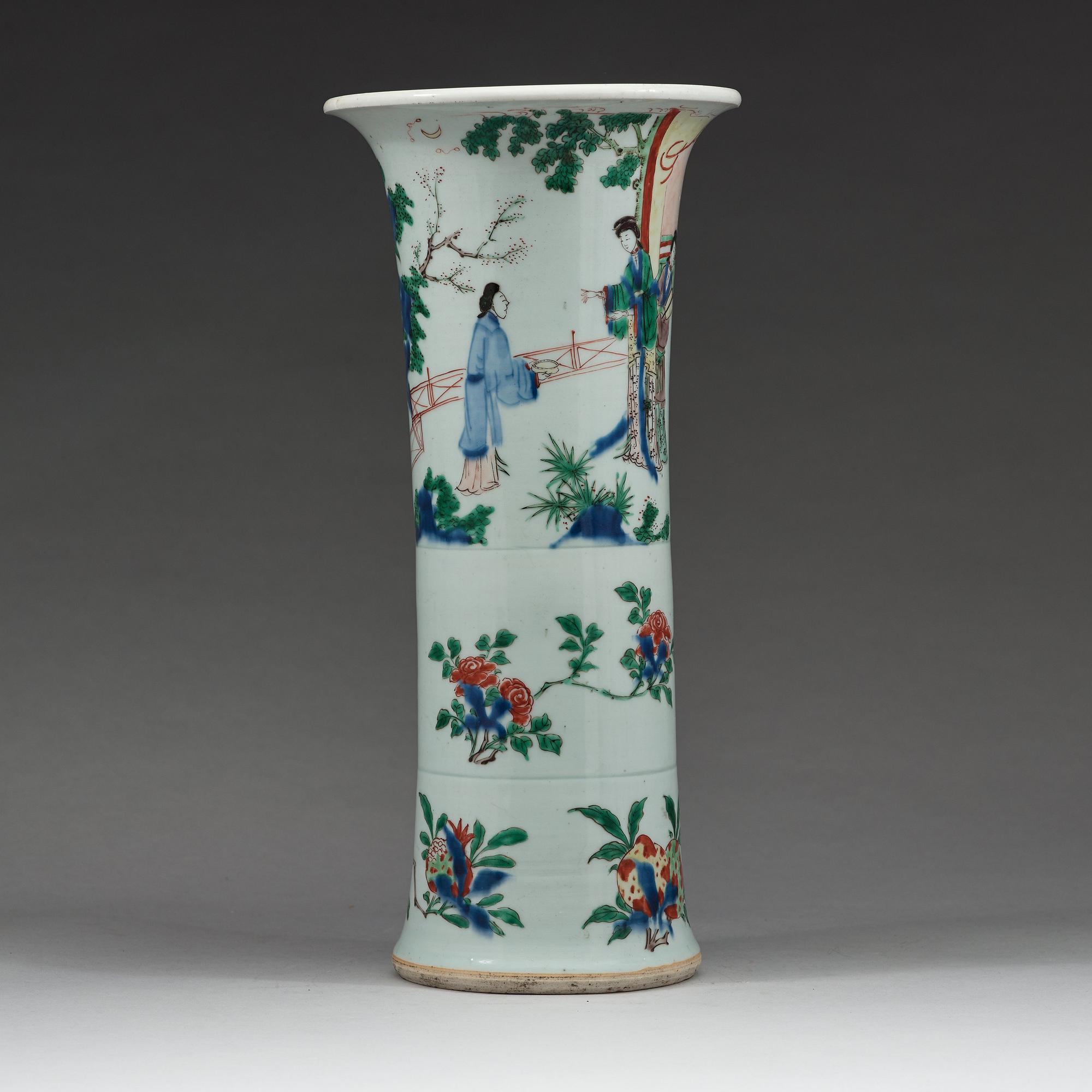 A wucai trumpet vase, Qing dynasty, presumably 19th century.