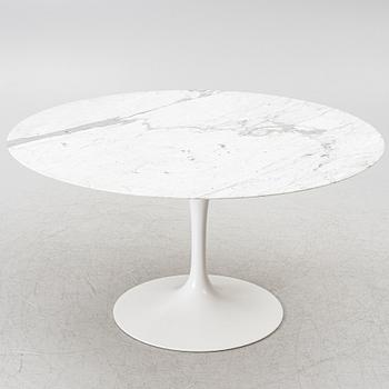 Eero Saarinen, a 'Tulip' dining table.