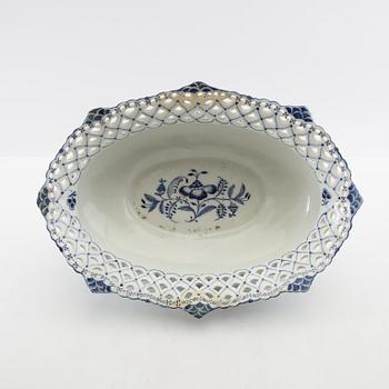 Jardinière "Musselmalet helblonde" Royal Copenhagen Denmark early 20th century porcelain.