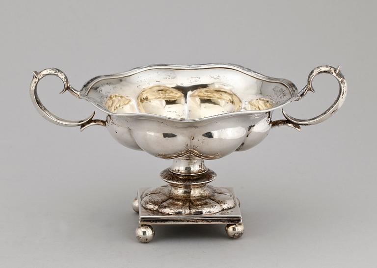 SKÅLFAT, silver, Gustav Robert Lindbäck, Nederkalix 1907. Vikt ca 416 gram.