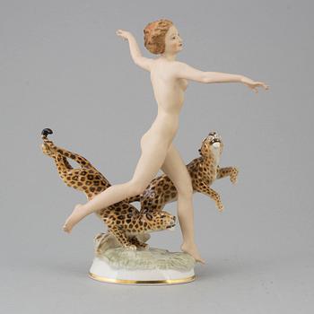 A 1930s Art Déco porcelain figurine by Hutschenreuther, Germany.