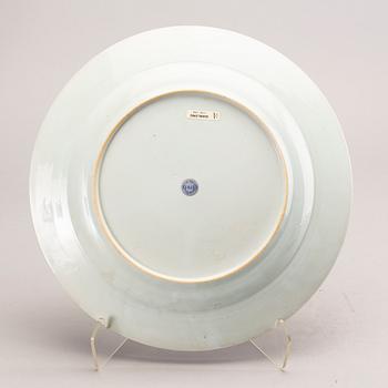 A pair of Chinese Qianlong porcelain plates.