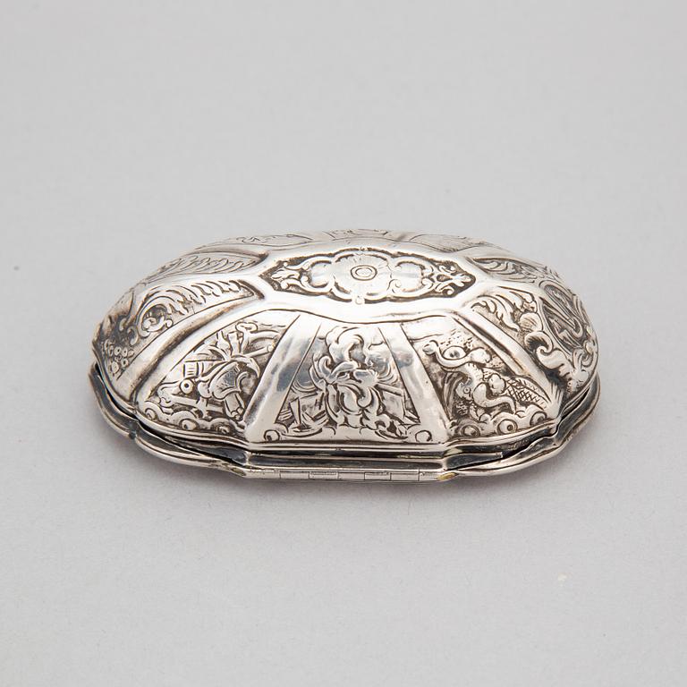 Dosa, silver, otydliga sannolikt franska stämplar 1700-tal.