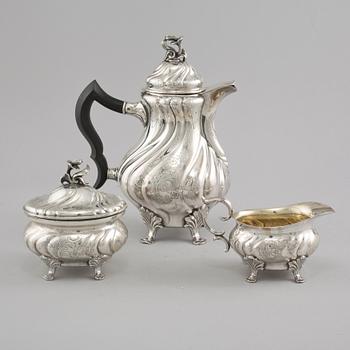 KAFFESERVIS, 3 delar, rokokostil, C.G Hallberg, Stockholm, 1947. Vikt 1305 g.
