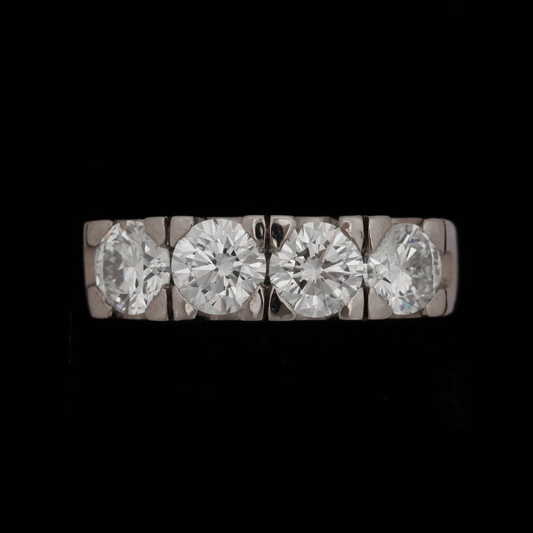RING, 14k vitguld med briljantslipade diamanter, totalt ca2.02ct enl grav. Vikt ca7g.