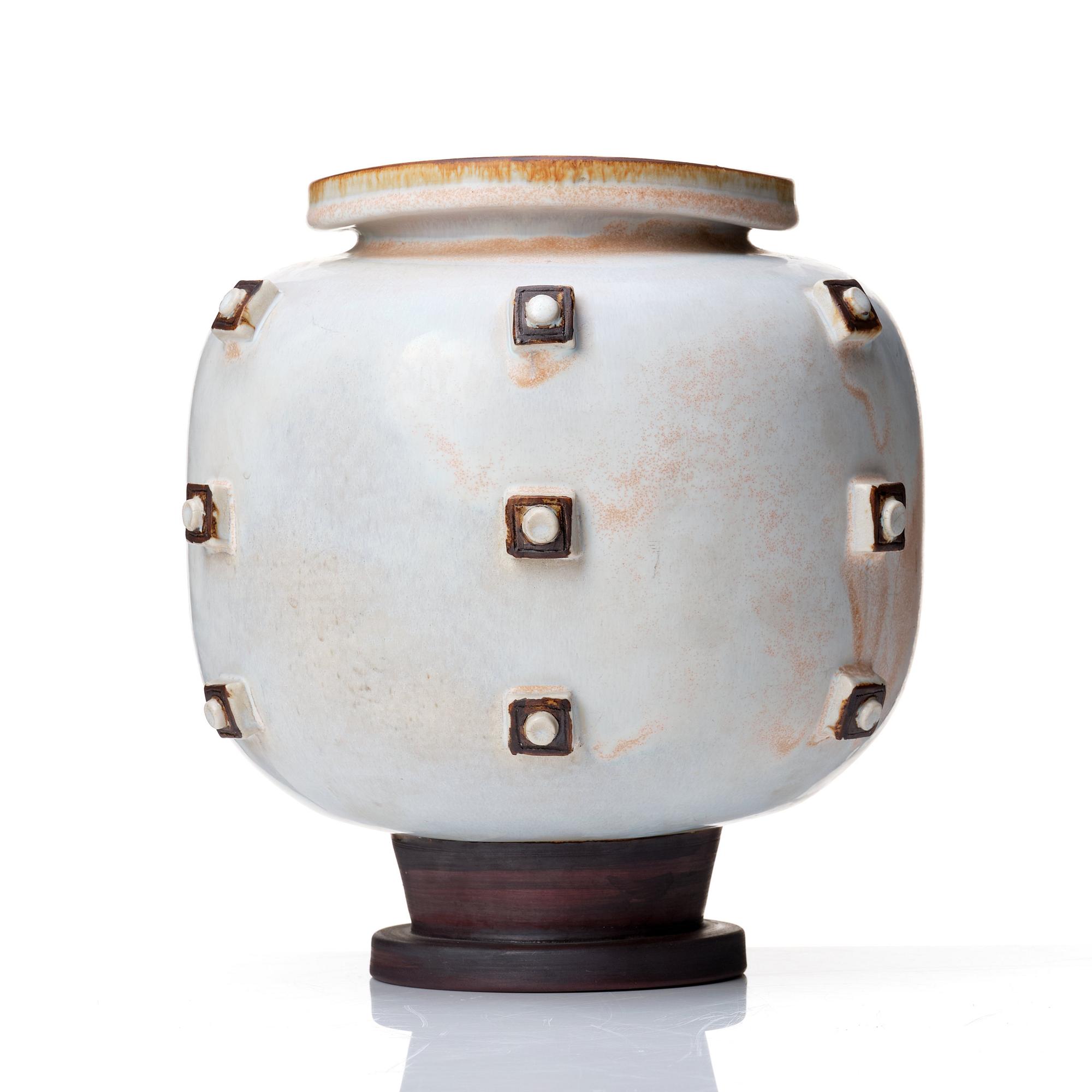 Wilhelm Kåge, a 'Farsta' stoneware jar, Gustavsberg studio, Sweden 1940-50's.
