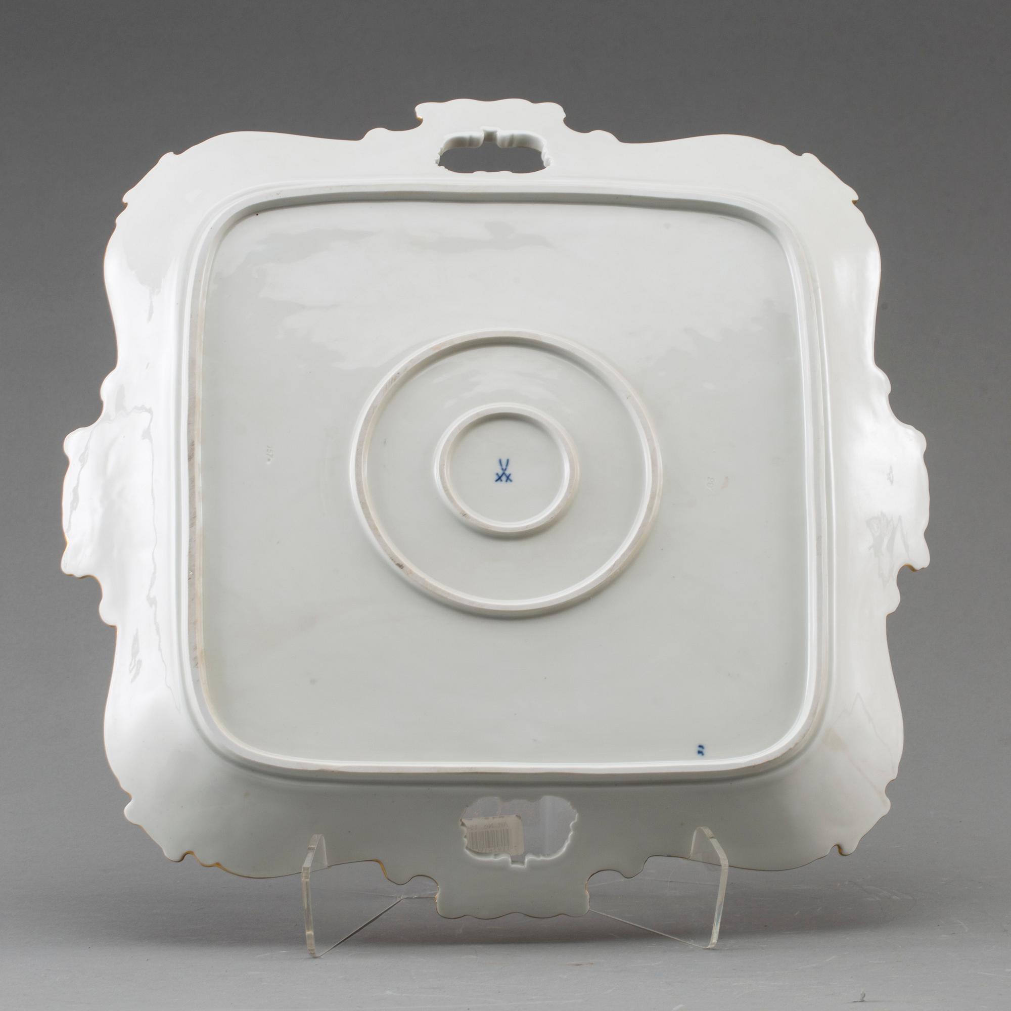 A MEISSEN TRAY, 20th century.