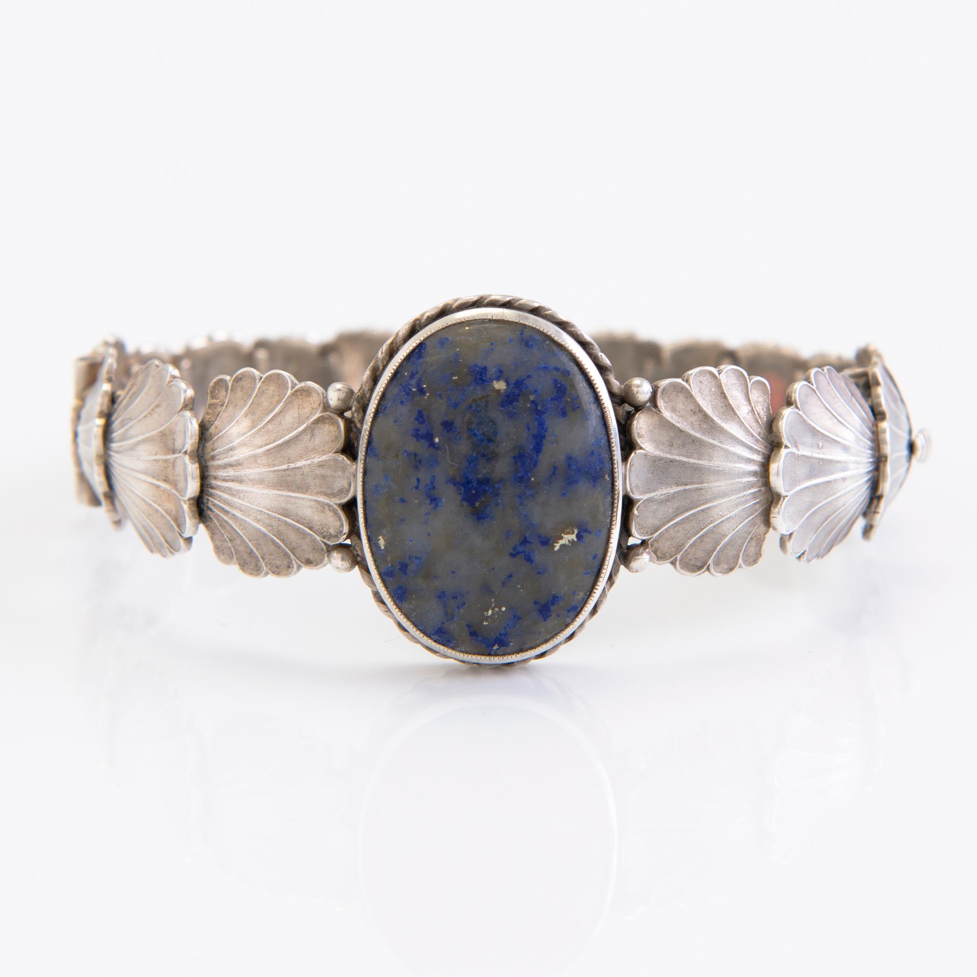 ARMRING, silver, lapis lazuli. Tillander, Helsingfors, 1938.