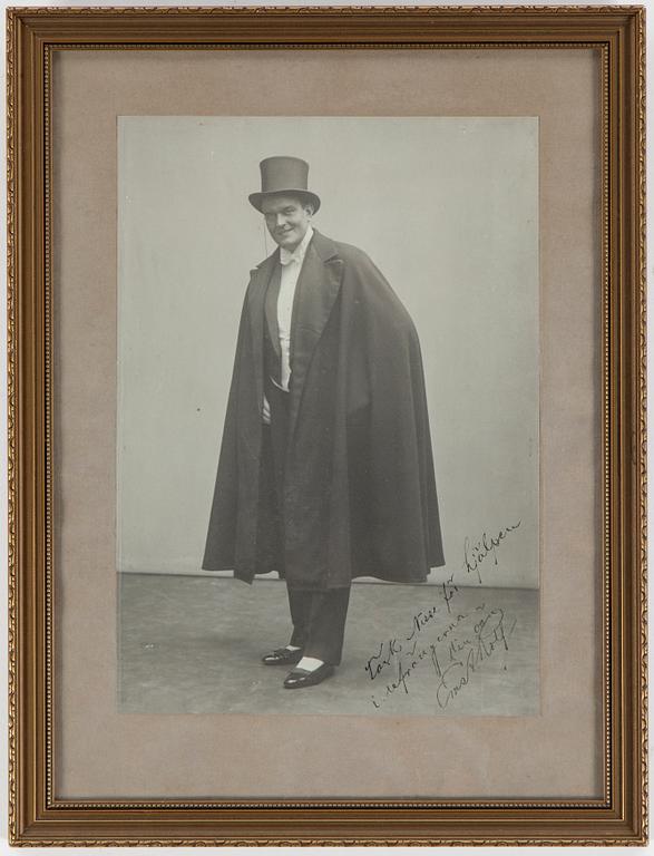 ERNST ROLF (1891-1932), egenhändigt signerat fotografi.