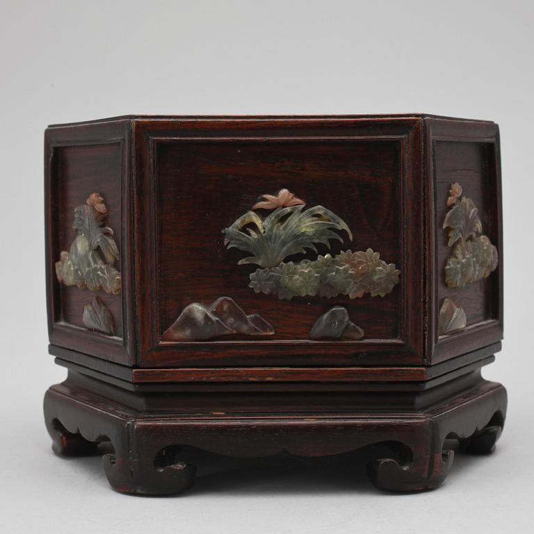 ASK, trä och sten, sannolikt Kina, 1900-tal.