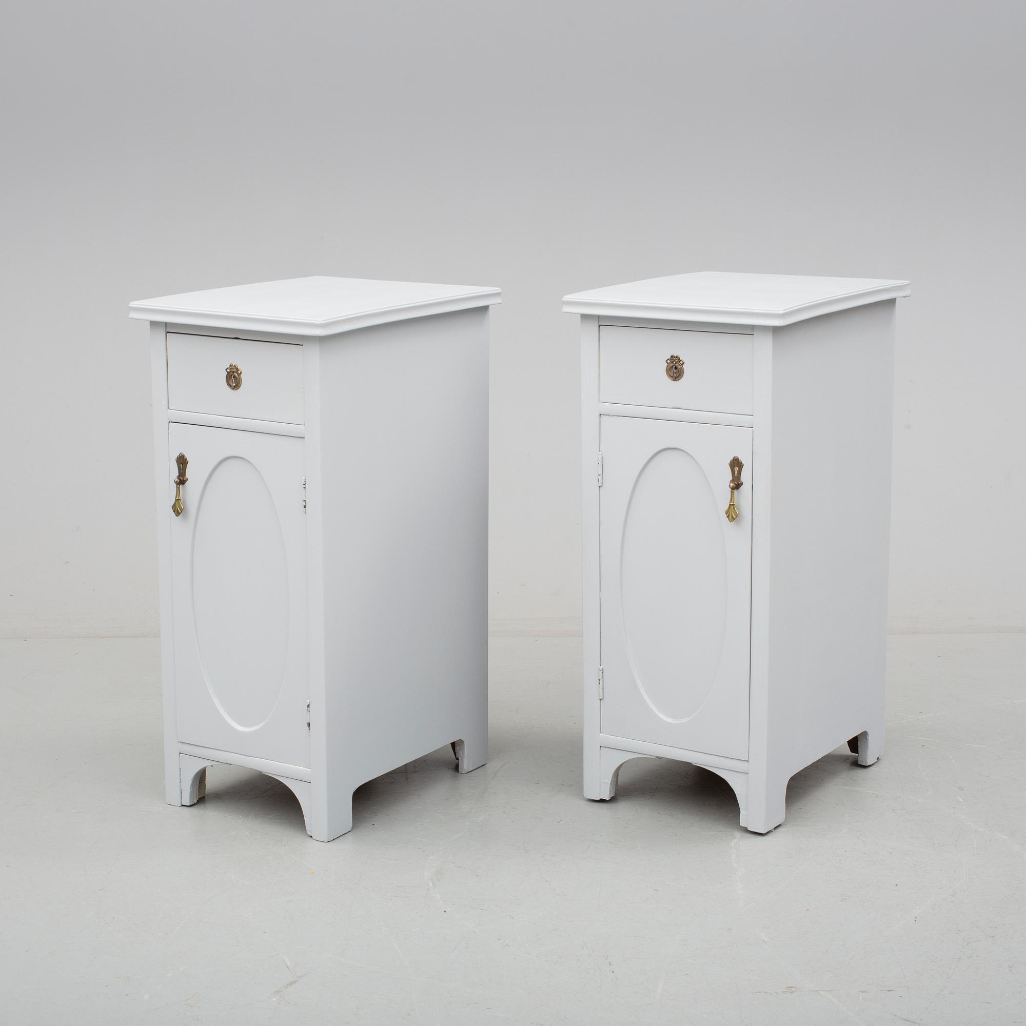 SÄNGBORD, ett par. 1900-talets början.