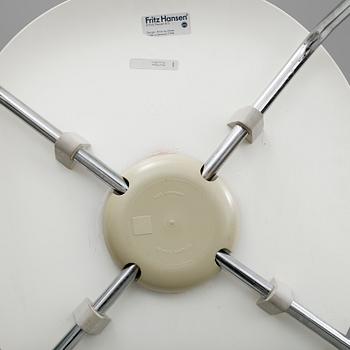 STOLAR, ett par, "Sjuan", Arne Jacobsen, Fritz Hansen, 1998.