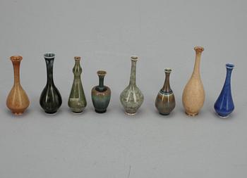 MINIATYRFÖREMÅL, 13 st, keramik, signerade John Andersson, Höganäs. 1900-talets senare hälft.