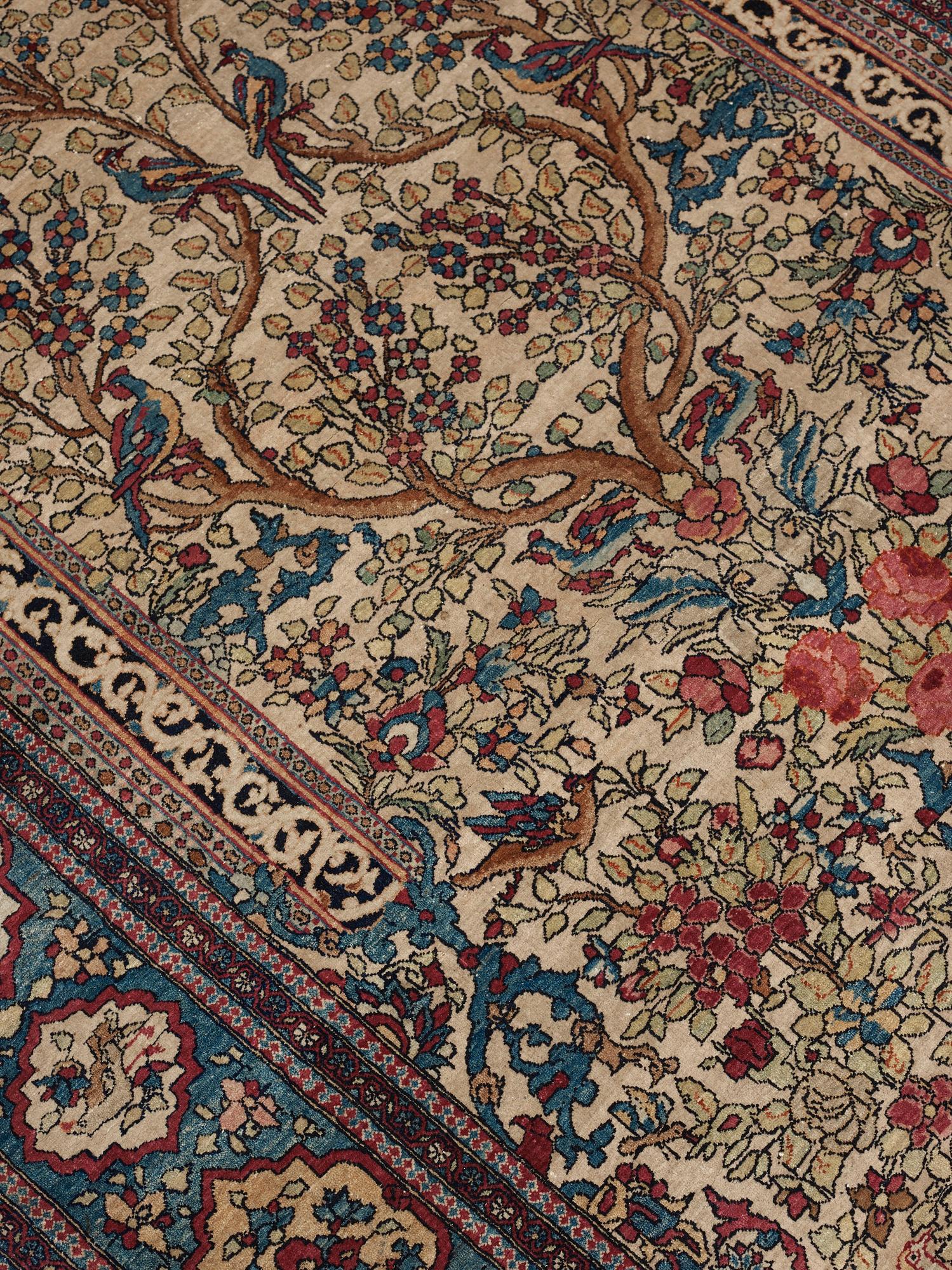A RUG. An antique Esfahan. 210,5 x 143,5 cm.