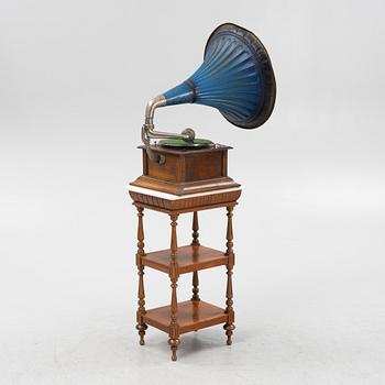 Trattgrammofon med bord, sent 1800-tal.