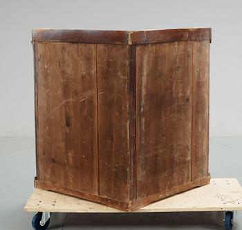 HÖRNSKÅP, gustaviansk stil, 1900-tal.