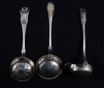TESILAR OCH SÅSSLEV, 2+1. Silver, 1800-tal. "Engelsk snäck " o "Gammal fransk".